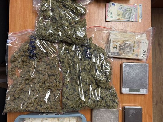Nie zatrzymał się do kontroli i rozpoczął ucieczkę. Miał przy sobie 1,5 kg narkotyków
