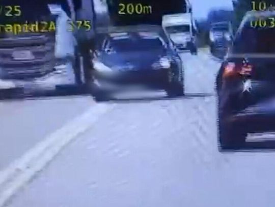 Niebezpieczna jazda młodej piratki drogowej. Musiała oddać prawko, które zrobiła miesiąc temu