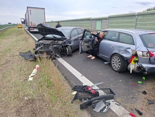 Niebezpieczny łańcuch zdarzeń na S5. Zderzyły się trzy pojazdy