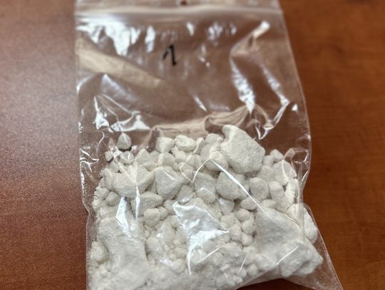 Niecodzienny finał interwencji. Policjanci wezwani do mężczyzny w kryzysie znaleźli narkotyki