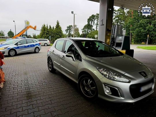 Niedopity 57-latek przyjechał na stację po butelkę wódki. Pracownicy zabrali mu kluczyki i wezwali policję