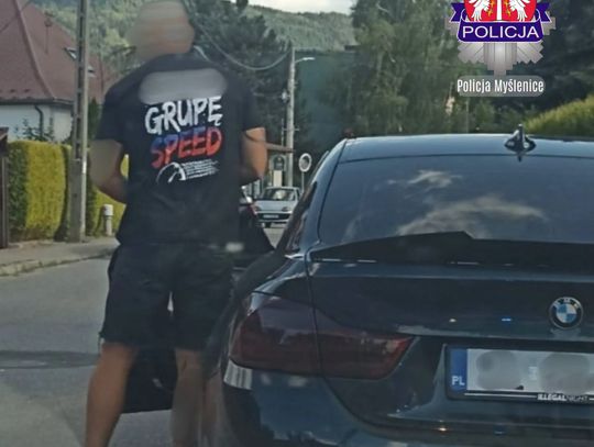 Nielegalne modyfikacje auta zakończone zatrzymaniem dowodu i wysokim mandatem dla kierowcy