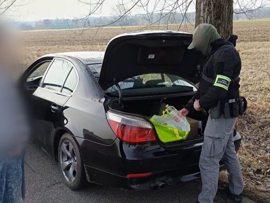 Nielegalny alkohol w butelkach po środku do dezynfekcji. Przejęto ponad 400 litrów towaru