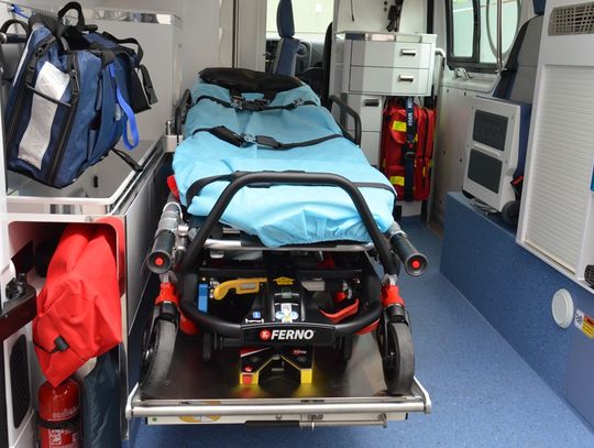 Nieprzytomna 13-latka leżała na ławce. W jej plecaku znaleziono dwie puste półlitrówki wódki