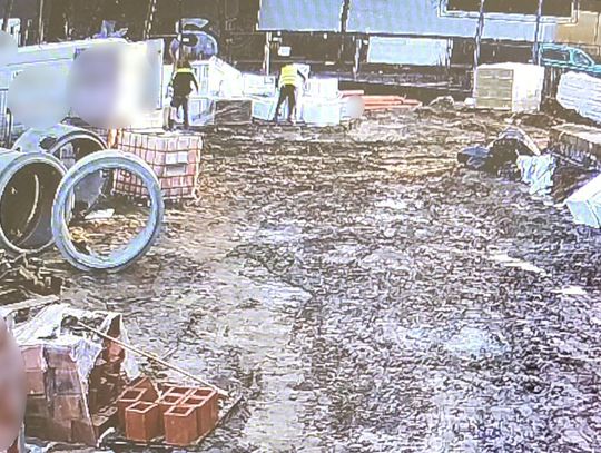 Nietypowy „sposób na dłużnika”. Ukradli styropian z budowy, by rozliczyć zaległe faktury