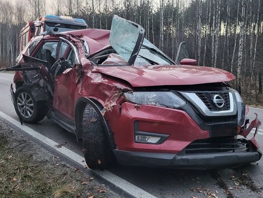 Nissan wypadł z drogi i rozbił się w rowie. Zginęła 36-letnia pasażerka, kierująca została ranna Nissan wypadł z drogi i rozbił się w rowie. Zginęła 36-letnia pasażerka, kierująca została ranna
