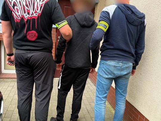 Nocna demolka znaków drogowych. Nagranie trafiło do internetu i zdradziło sprawców