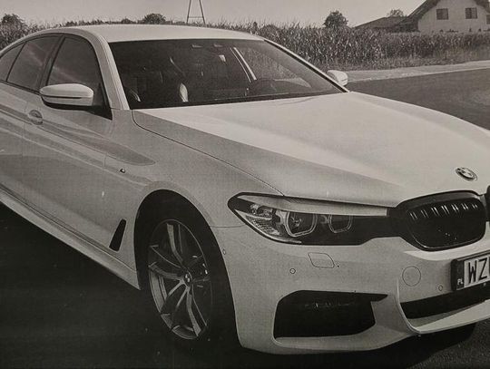 Nocna kradzież BMW. Policjanci opublikowali zdjęcie i apelują do świadków o zgłaszanie się