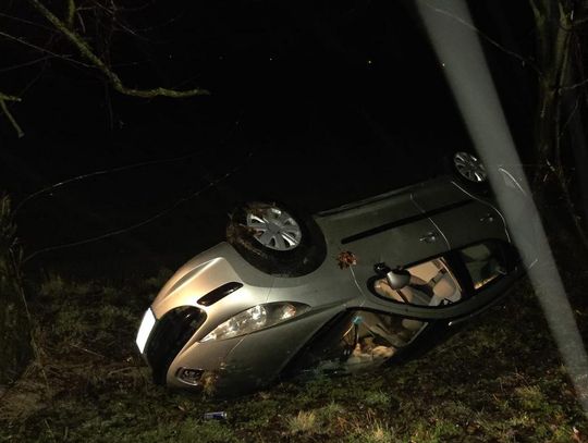 Nocna przejażdżka zakończona w rowie. 26-latka chciała „przemyśleć sprawy” mając 1,5 promila we krwi