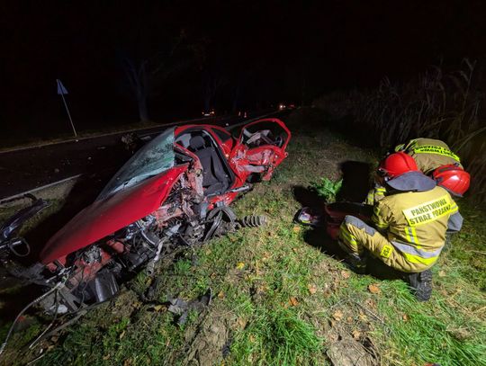 Nocne zderzenie trzech samochodów. Dwie osoby trafiły do szpitala