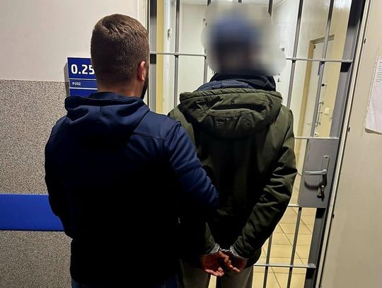 Nocny akt wandalizmu i pobicie. 18-latek i 25-latek odpowiedzą za zniszczenie 17 samochodów