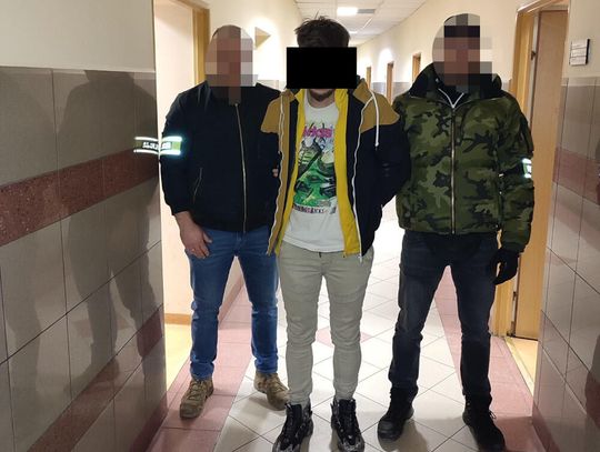 Nocny horror w sklepie. Recydywista z nożem sterroryzował ekspedientkę, kobieta zamknęła go w środku