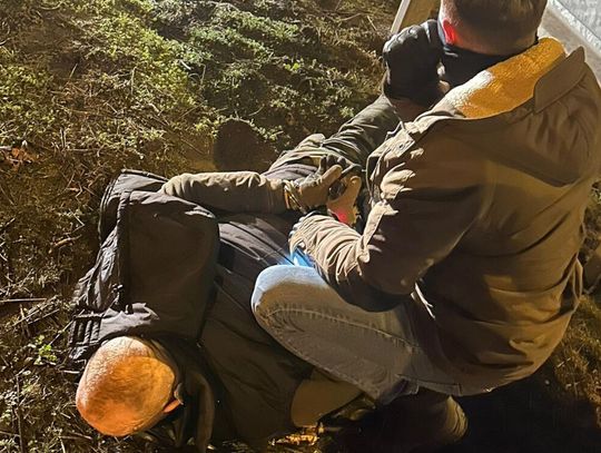 Nocny pościg za „rozcinaczami plandek”. Kryminalni rozbili grupę okradającą TIR-y
