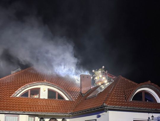 Oblała męża benzyną i podpaliła. Potem wyszła z domu i obserwowała jak ich dom płonie