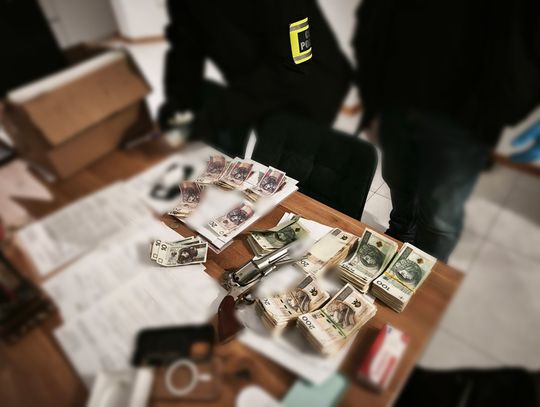 Obława na internetowych dilerów. Narkotykowy gang rozbity przez biuro zwalczania cyberprzestępczości