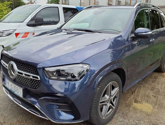 Obława na złodziei luksusowych aut. Volvo i mercedes warte 750 tysięcy złotych odzyskane za granicą Obława na złodziei luksusowych aut. Volvo i mercedes warte 750 tysięcy złotych odzyskane za granicą