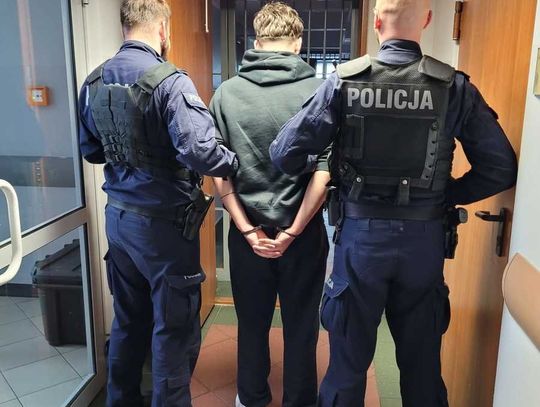 Obudziły go hałasy, potem zobaczył gościa, który pcha jego motocykl. Złodzieje uciekli i myśleli już, że policja o nich zapomniała