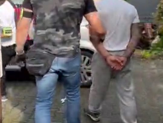 Obywatel Ukrainy zatrzymany z dużą ilością narkotyków i bronią. Grozi mu do 10 lat więzienia