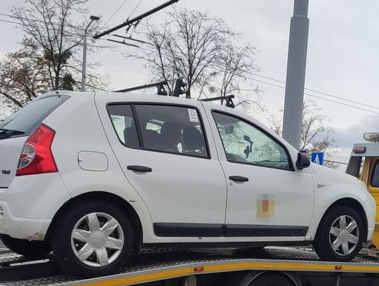 Obywatel Zimbabwe woził ludzi bez licencji i prawa jazdy. Dacia nie miała nawet przeglądu