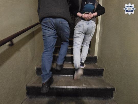 Pracownik magazynu zjadał towar. Jego kolega próbował wynieść zegarki. Złapali ich ochroniarze Pracownik magazynu zjadał towar. Jego kolega próbował wynieść zegarki. Złapali ich ochroniarze