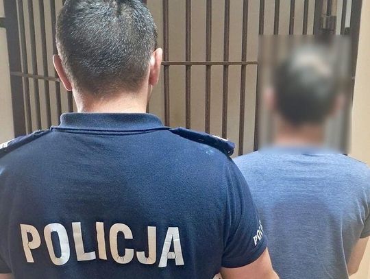 Ochroniarz w sklepie złapał 16-latkę na kradzieży, chwilę później sam był w kajdankach