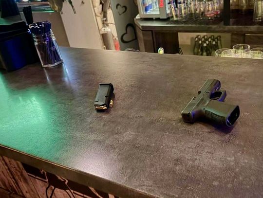 Ochroniarz wyrzucił go z lokalu. Pijany 47-latek poszedł do domu, po chwili wrócił z bronią w ręku