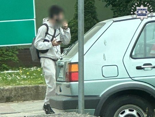 Odebrał paczkę z pieniędzmi i zgarnęli go kryminalni. 17-letni oszust wpadł na gorącym uczynku