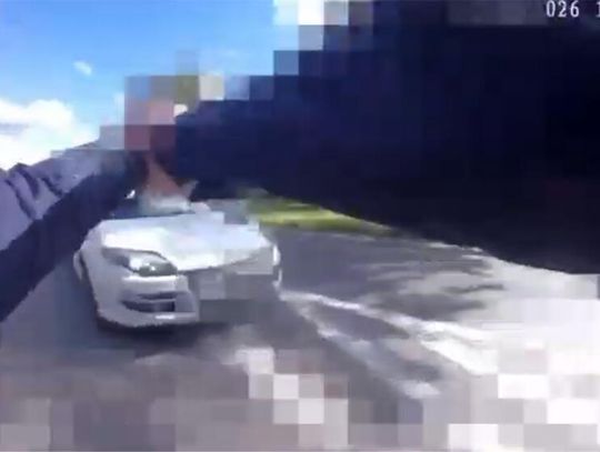 Odjechał z przejścia granicznego bez dokumentów. Policjanci zatrzymali go po pościgu