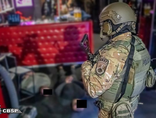 Odurzali klientów klubów nocnych i nabijali im ogromne rachunki. Oszukali tak setki osób Odurzali klientów klubów nocnych i nabijali im ogromne rachunki. Oszukali tak setki osób