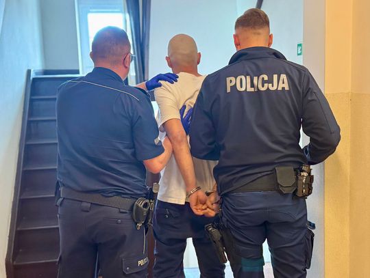 Odurzony amfetaminą 32-latek "opiekował się" niemowlęciem: biegał po mieszkaniu i bredził bez sensu