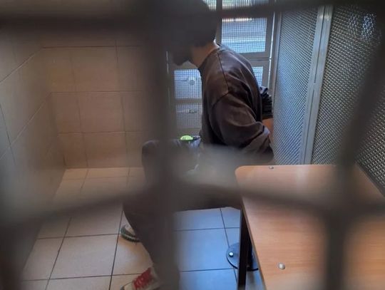 Odurzony obcokrajowiec zrobił burdę w Warszawie: napady agresji przeplatał śmiechem i krzykami