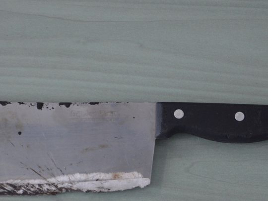 Odwiedził sąsiada z tasakiem i nożem. Zastraszony  mężczyzna bał się, że zostanie zabity