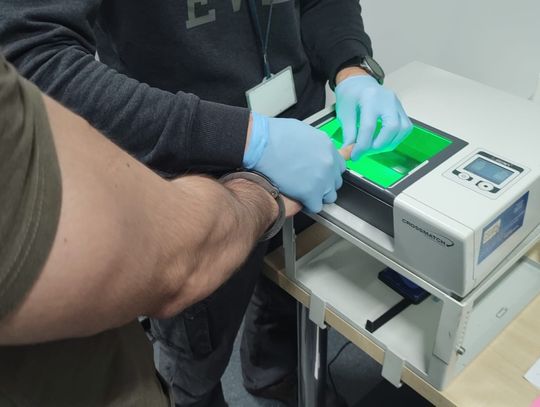 Oferował do sprzedaży węgiel w atrakcyjnej cenie. Towaru nie wysyłał, oszukał ludzi w całym kraju