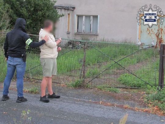 Ojciec i syn zatrzymani za kradzież ciągnika. Dwukrotnie sprzedali tego samego ursusa