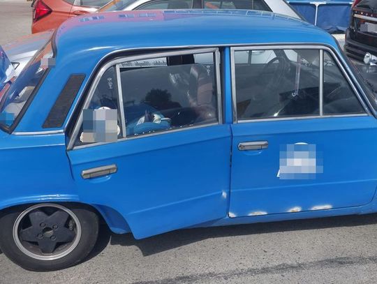 Ojciec zostawił dziecko w nagrzanym aucie i poszedł na zakupy. Tłumaczył, że miało uchylone okno