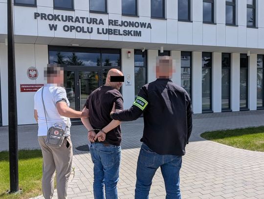 Okłamali emerytkę, że jej córka potrzebuje drogiego leku. Policja zatrzymała mężczyznę, który brał udział w oszustwie