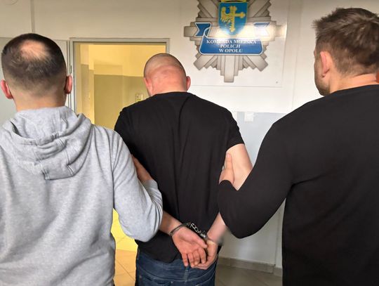 Okradł z kolegą sklep. Gdy jego kompan wpadł, on postanowił przynieść mu papierosy na komendę