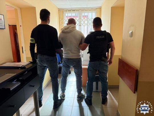 Ona zapakowała fanty do plecaka, on poturbował ochroniarza. Para złodziei odpowie za rozbój