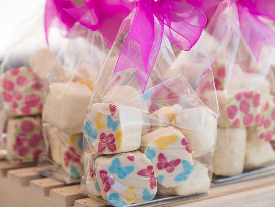 Opakowania na słodycze ? dlaczego woreczki foliowe są tak popularne?