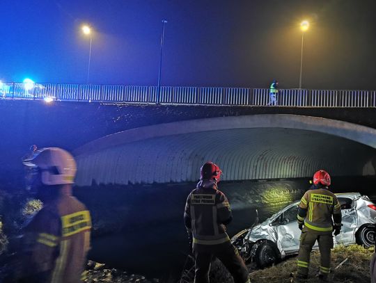 Opel w rzece, na miejscu nie było kierowcy. Policjanci zatrzymali pijanego 29-latka w domu