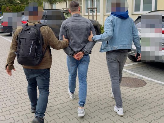 Oprowadzał po mieszkaniu i dawał fałszywe klucze. Ludzie stracili tysiące złotych na lipnym wynajmie