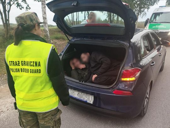 Osiem osób w osobówce, dwie w bagażniku. Straż Graniczna zatrzymała nielegalnych imigrantów