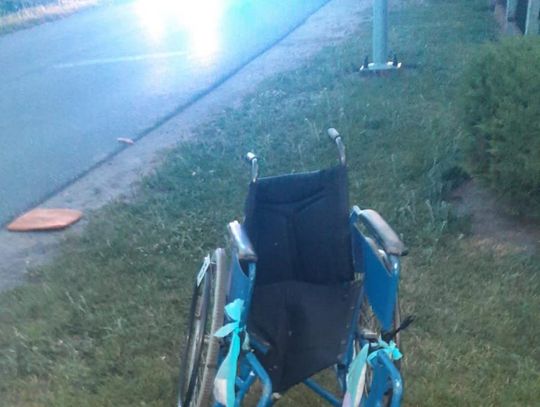 Osobówka wjechała w kobietę na wózku inwalidzkim. Poszkodowana zmarła, druga kobieta jest ranna