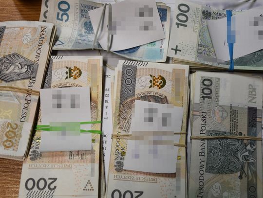 Oszuści dzwonili przez cztery dni. 39-latek brał kredyty i oddał im 242 tysiące złotych