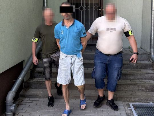 Oszust wmówił seniorowi, że bierze udział w policyjnej akcji. Wyłudził 20 tysięcy złotych