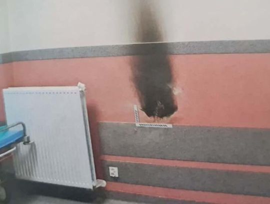 Pacjent na SOR-ze podpalił materac. Był pijany i agresywny
