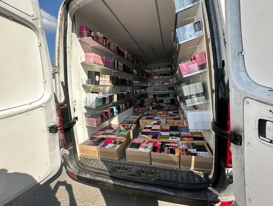 Pakistańczyk miał busa wypełnionego lewymi perfumami. Wartość towaru sięga miliona złotych