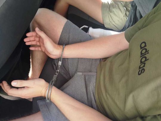 Para 29-latków zatrzymana z marihuaną. Próbowali wmówić policjantom, że znaleźli ją na spacerze