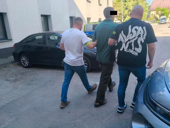 Para dilerów wysłała ponad tysiąc paczek z narkotykami i szykowali kolejne. Policja ma też ich dostawcę