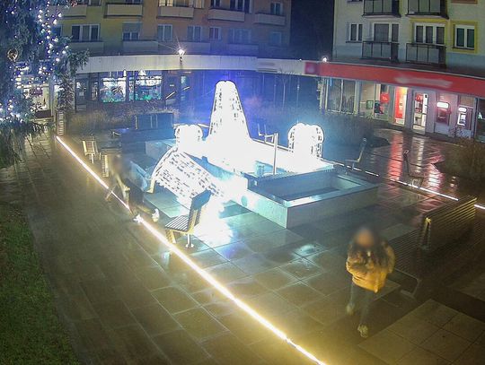 Para wandali zniszczyła ozdoby świąteczne. Mężczyzna i kobieta zatrzymani przez policję